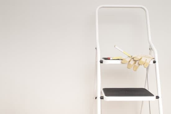 Tim Allen, the lead actor, played the Home Improvement guitar with expertise