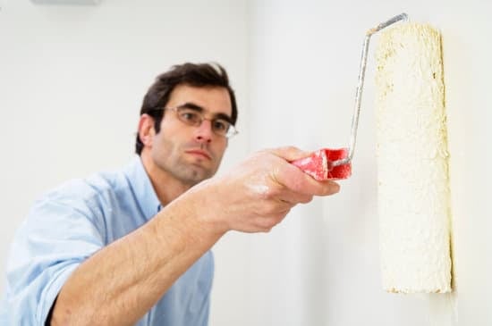 Check Lowe's store hours for today