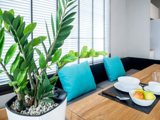 7 Tips for How to Improve Cell Phone Reception in Home: Position antenna near window