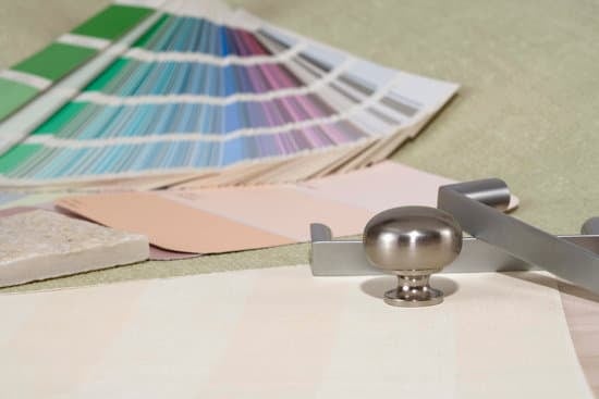 Actor Earl Hindman, who played Tim Allen's brother on Home Improvement, was known for his mysterious hidden face