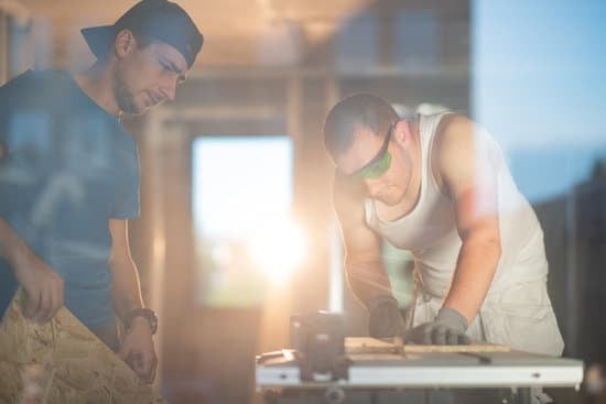 Tips for achieving work-life balance while telecommuting