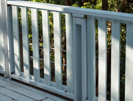 Unknown actor's face behind fence on Home Improvement, leaving Wilson's identity a mystery