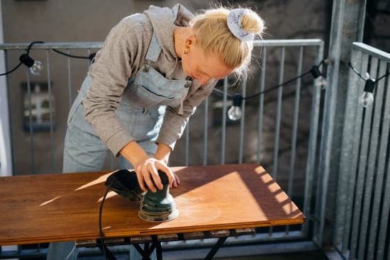 Wilson's face covered for comedic effect in Home Improvement